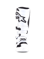 Alpinestars Tech 7 Boots, stivali da motocross, bianco e nero, vista frontale con sistema di chiusura a quattro fibbie, grande logo a stella nero sullo stinco, calotta protettiva in TPU e punta rinforzata per gare di motocross