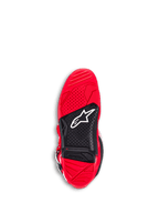 Alpinestars Tech 7 Boots, stivali da motocross, Rosso Vivace, vista inferiore della suola in gomma a doppia mescola rossa e nera, grip testurizzato per le pedane, logo Astar bianco e indicatore di limite di usura visibile.