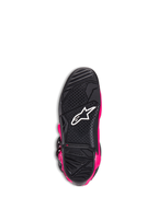 Stivali Alpinestars Tech 7, stivali da motocross, rosa diva e nero, vista dal basso della suola esterna che mostra la gomma nera testurizzata, logo Alpinestars bianco e indicatore del limite di usura, calzature da fuoristrada ad alte prestazioni