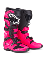Stivali Alpinestars Tech 7, stivali da motocross, rosa diva e nero, caratterizzati da una robusta calotta in TPU, sistema di chiusura a quattro fibbie e prominente logo Alpinestars bianco, calzature off-road ad alte prestazioni