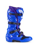 Alpinestars Tech 7, stivali da motocross, blu e viola con quattro fibbie nere, calotta protettiva in TPU lucido con logo Alpinestars bianco, calzatura robusta per corse fuoristrada
