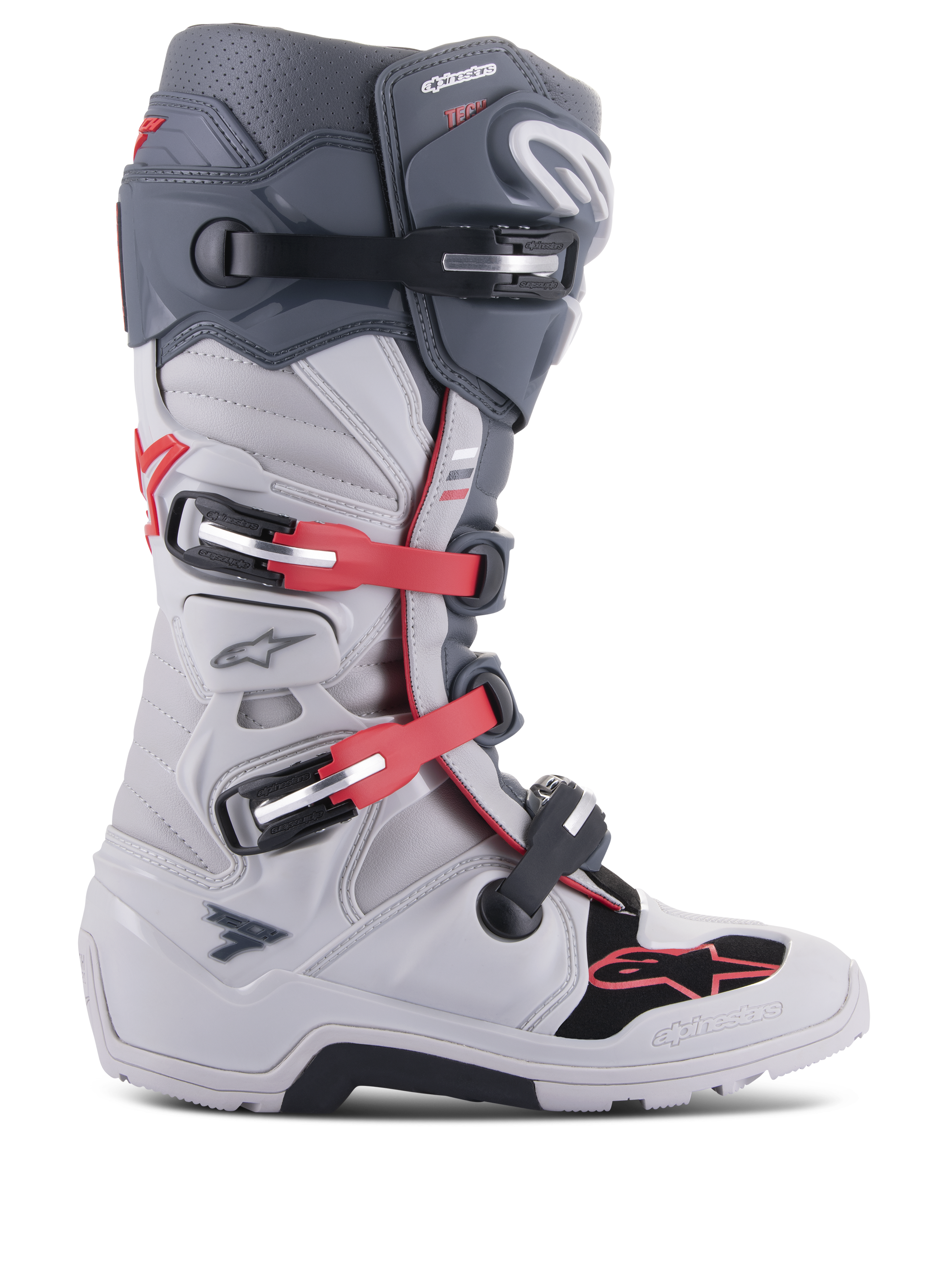 Alpinestars Tech 7 Enduro Boots, stivali da moto fuoristrada, grigio chiaro e grigio scuro con dettagli rosso acceso, vista laterale con sistema di chiusura a fibbie multiple, perno biomeccanico per la stabilità, pannelli protettivi in TPU rinforzato, suola robusta specifica per enduro, attrezzatura ad alte prestazioni per motocross e trail
