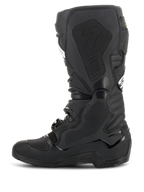 Stivali Alpinestars Tech 7 Enduro Drystar®, nero, vista di profilo del lato mediale con pannelli di aderenza a nido d'ape e logo '7', calzature da moto fuoristrada impermeabili per gare di enduro
