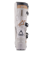 Stivali Alpinestars Tech 7 Enduro Drystar®, Gray Sand, vista posteriore che evidenzia il logo ASTARS e la placca del tallone TECH SERIES, telaio in TPU grigio chiaro con dettagli sabbia e fibbie nere, progettati per la guida enduro