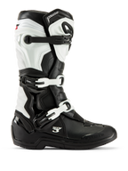 Alpinestars stivali Tech 3, stivali da motocross, nero e bianco, vista laterale di profilo con sistema di chiusura a tre fibbie, pannelli protettivi in TPU e robusta struttura sintetica per gare fuoristrada