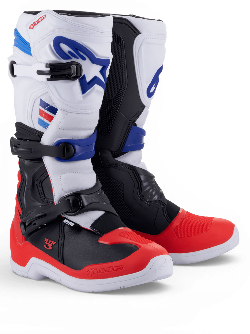Alpinestars Tech 3, stivali da motocross bianchi e rosso brillante con dettagli blu scuro e chiusure a tripla fibbia, mostrati in coppia