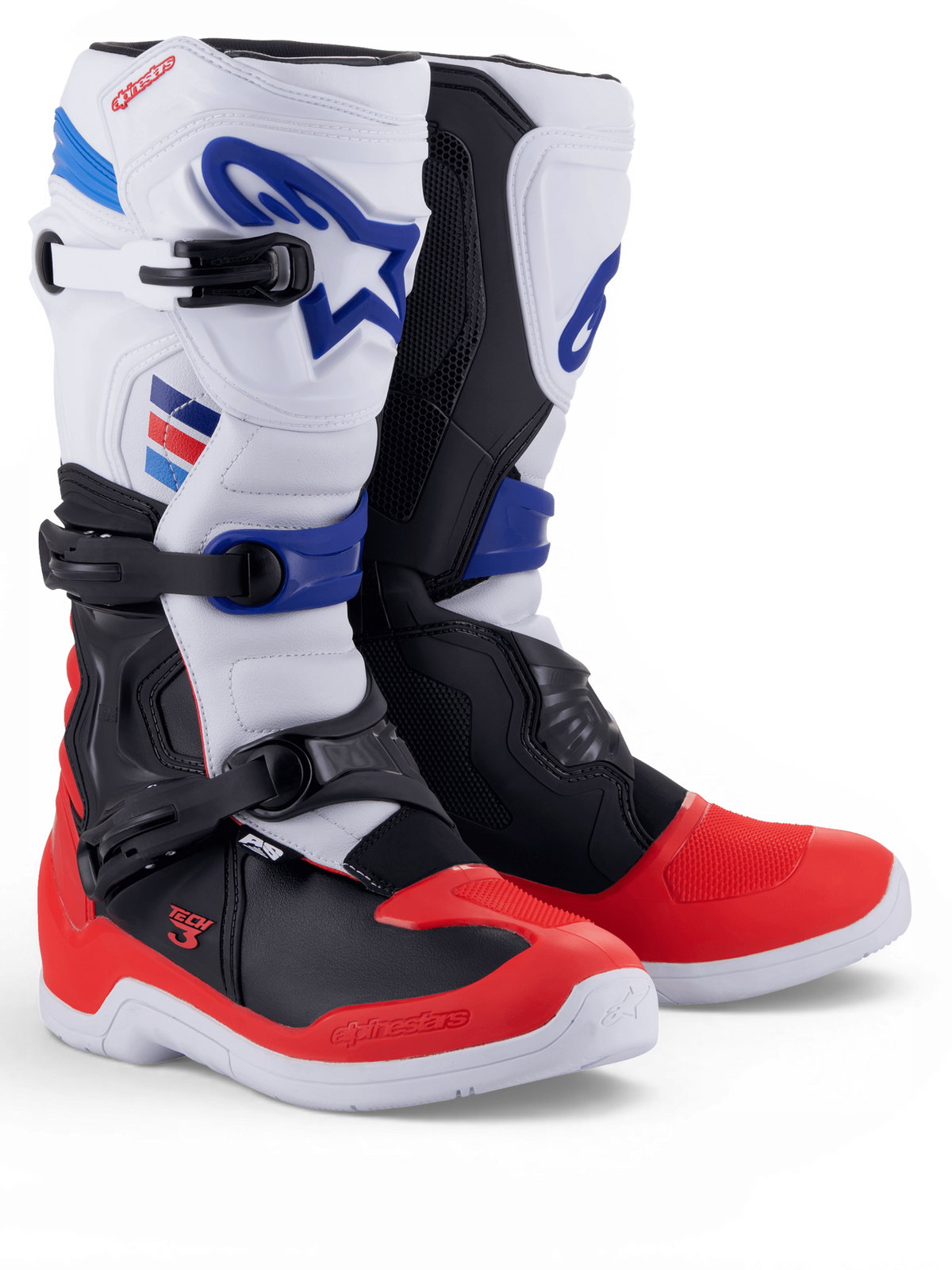 Alpinestars Tech 3, stivali da motocross bianchi e rosso brillante con dettagli blu scuro e chiusure a tripla fibbia, mostrati in coppia