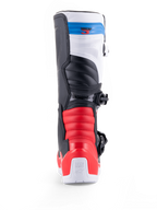 Alpinestars Stivali Tech 3, stivali da moto da motocross e fuoristrada visti da dietro, bianchi con dettagli rosso brillante e blu scuro, protezioni in TPU e chiusura con fibbie