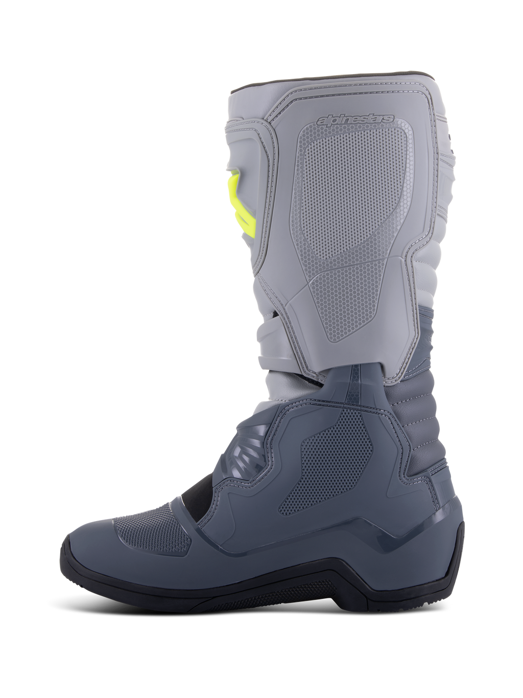 Stivali Alpinestars Tech 3, stivali da motocross, grigio scuro, grigio chiaro e nero, vista laterale con parte superiore grigio chiaro e sezioni inferiori grigio scuro, accenti gialli sulle fibbie, piastre protettive in TPU e suola nera resistente.