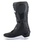 Alpinestars Tech 3 Enduro Waterproof Boots, stivali da motocross ed enduro, nero e bianco, vista di profilo laterale con pannelli protettivi testurizzati, suola bianca robusta e tomaia sintetica impermeabile per la guida off-road