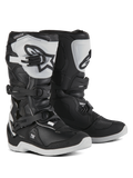 Alpinestars Youth Tech 3S, stivali da motocross per giovani piloti, nero e bianco, con tre cinturini a fibbia regolabili, placca stinchi in TPU bianca con logo Alpinestars, protezione a guscio rigido rinforzata e robusta suola bianca con battistrada, design per corse fuoristrada