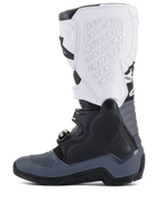 Stivali Alpinestars Tech 5, stivali da motocross, nero, grigio scuro e bianco, vista laterale con chiusure a fibbia multiple, marchio in rilievo sulla placca tibiale bianca e costruzione robusta per prestazioni fuoristrada