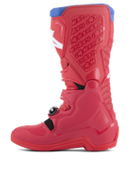 Stivali Alpinestars Tech 5, stivali da motocross, rosso acceso e rosso scuro con accenti Alpine Blue, vista laterale con costruzione multi-pannello, piastre protettive in polimero, loghi bianchi e sistema di fibbie per guida off-road