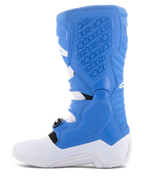 Alpinestars Tech 5 Boots, stivali da motocross, blu e bianco, profilo laterale che mostra il pannello mediale con logo in rilievo, superfici con grip testurizzato e suola bianca resistente per la protezione fuoristrada