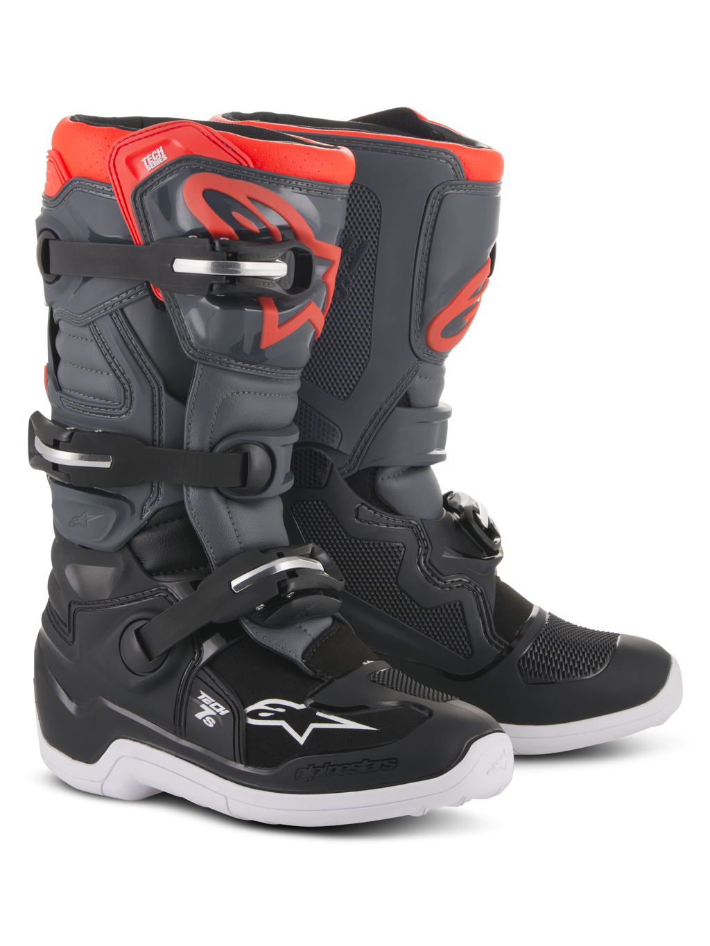 Stivali Alpinestars Youth Tech 7S, stivali da motocross, nero, grigio scuro e rosso fluorescente, con sistema di chiusura a quattro fibbie, piastra parastinchi protettiva in TPU, suola esterna bianca e logo Alpinestars rosso, progettati per giovani piloti off-road