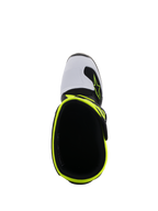 Stivali Alpinestars Youth Tech 7S, stivali da motocross, nero, bianco e giallo fluo, vista dall'alto che mostra l'apertura interna e il bordo giallo fluorescente, punta bianca con logo Alpinestars, calzature protettive per ragazzi ad alte prestazioni