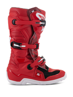 Stivali Alpinestars Youth Tech 7S, stivali da motocross e fuoristrada, rosso con accenti neri e bianchi, sistema di chiusura a fibbie multiple, pannelli protettivi testurizzati, suola bianca, struttura rinforzata per giovani piloti