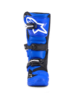 Alpinestars Youth Tech 7 S Boots, stivali da motocross, blu, nero e bianco, vista frontale con chiusura a tre fibbie, grande logo Alpinestars bianco sulla placca tibiale, suola blu resistente, abbigliamento protettivo ad alte prestazioni per giovani piloti