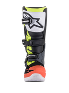 Stivali Alpinestars Youth Tech 7S, stivali da motocross, grigio scuro, rosso fluorescente e giallo con accenti bianchi, vista frontale con piastra tibiale in TPU bianca e logo nero, sistema di chiusura a tre fibbie e costruzione sintetica resistente per giovani piloti fuoristrada