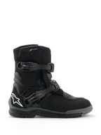 Alpinestars Belize V2 Drystar® Boots, stivali da moto neri, vista di profilo con due chiusure a fibbia regolabili, logo a stella Alpinestars bianco sul tallone, suola robusta off-road e design impermeabile per adventure riding
