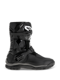 Stivali Alpinestars Belize Drystar, stivali da adventure touring neri, caratterizzati da un design a media altezza con doppie fibbie regolabili, suola robusta e strutturata per il grip, pannelli di protezione rinforzati, logo bianco sulla tibia, calzature da moto impermeabili