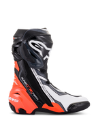 Stivali Alpinestars Supertech R, calzature da moto racing ad alte prestazioni, nero, rosso fluo, bianco e grigio, vista di profilo con placca tibiale in TPU e slider punta, design aerodinamico con loghi evidenti per uso in pista e su strada.