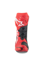 Stivali Alpinestars Supertech R, rosso acceso e rosso fluo, vista frontale con un grande logo Astars bianco sulla placca tibiale, pannelli di ventilazione in mesh nero e un design tecnico racing per prestazioni motociclistiche in pista
