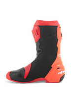 Alpinestars Supertech R Vented Boots, stivali da moto racing, rosso brillante e rosso fluo con dettagli neri, vista laterale con ampie perforazioni per il massimo flusso d'aria e pannelli di protezione in TPU.
