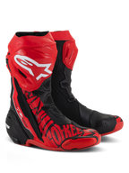 Alpinestars Supertech R LE Pecco Bagnaia Ventilati, stivali da moto racing, rosso e nero, con un grande logo Alpinestars bianco sullo stinco, ampie perforazioni per il flusso d'aria e grafiche rosse specializzate sulla punta e sul lato.