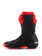 Alpinestars Supertech R LE Pecco Bagnaia Vented Boots, stivali da moto racing, rosso e nero, vista laterale, caratterizzati da ampie perforazioni, placca tibiale in TPU rosso, tallone rinforzato e suola rossa, design aerodinamico per competizioni ad alte prestazioni