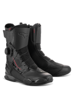 Alpinestars SP-X BOA® Boots, stivali sportivi da moto a media altezza in nero, con sistema di chiusura BOA® Fit System laterale, pannelli in mesh Rideknit e rinforzi protettivi in TPU per la guida su strada.