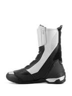 Stivali Alpinestars SP-X BOA, stivali da moto sportivi di media altezza, nero e argento, profilo laterale elegante con pannelli argento e dettagli traforati, contrafforte del tallone in TPU nero e marchio Alpinestars