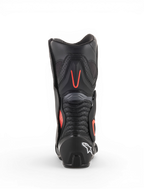 Alpinestars Stivali Vented SMX-6 V2, stivali da moto racing da uomo neri e grigi con dettagli rosso fluorescente, vista posteriore con pannelli di ventilazione perforati e protezione del tallone