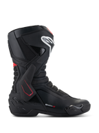 Stivali Alpinestars SMX-6 V3, stivali da moto racing, nero con dettagli bianchi e rossi, vista laterale con protezione caviglia in TPU, logo bianco sullo stinco e zone di flessione in mesh, design sportivo aerodinamico