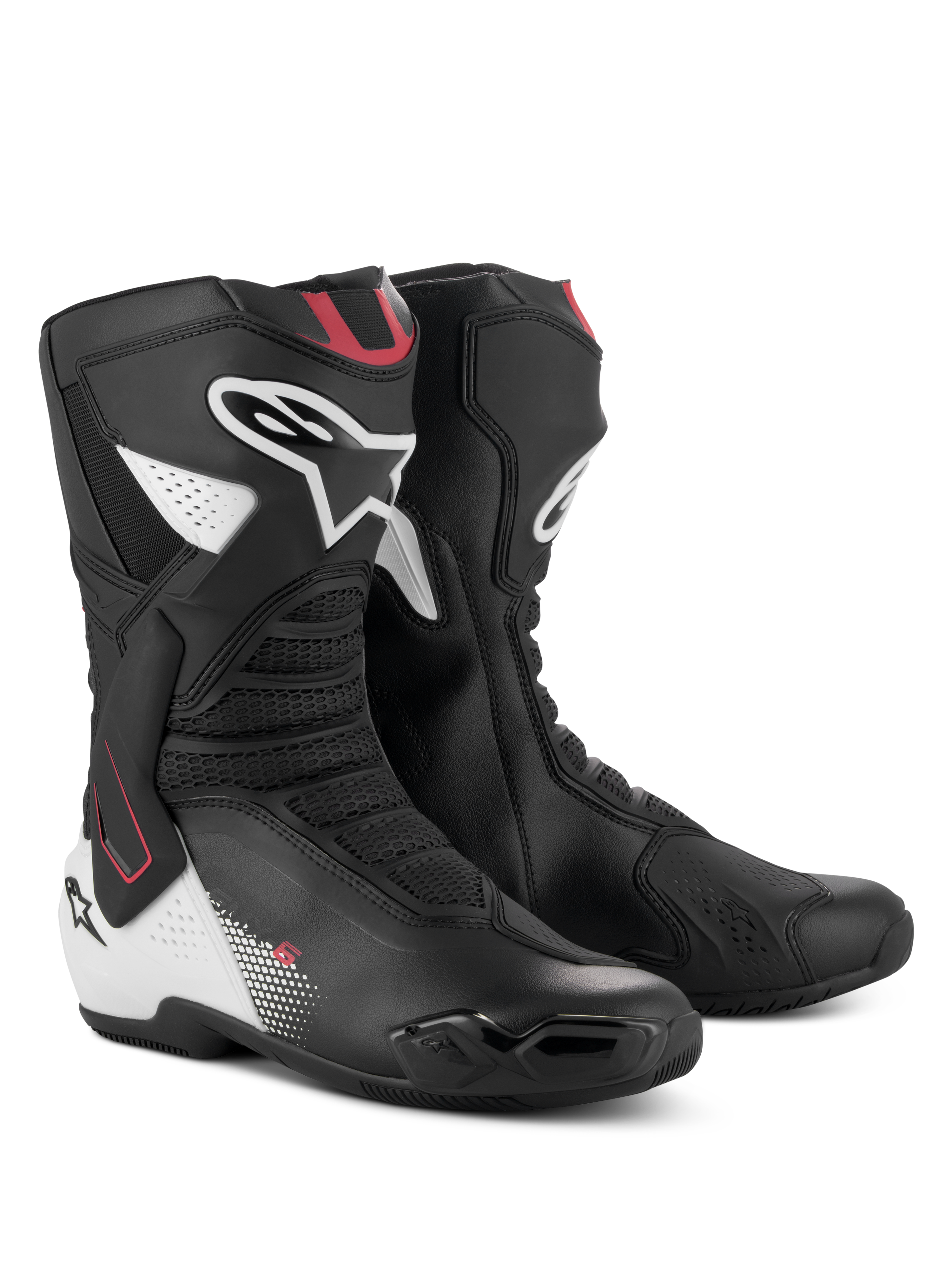 Stivali Alpinestars SMX-6 V3, stivali da moto performanti, grafica nero bianco rosso, con tomaia in microfibra avanzata, sistema di protezione della caviglia in TPU, zone di flessione in mesh e branding Alpinestars evidente su polpaccio e tallone.