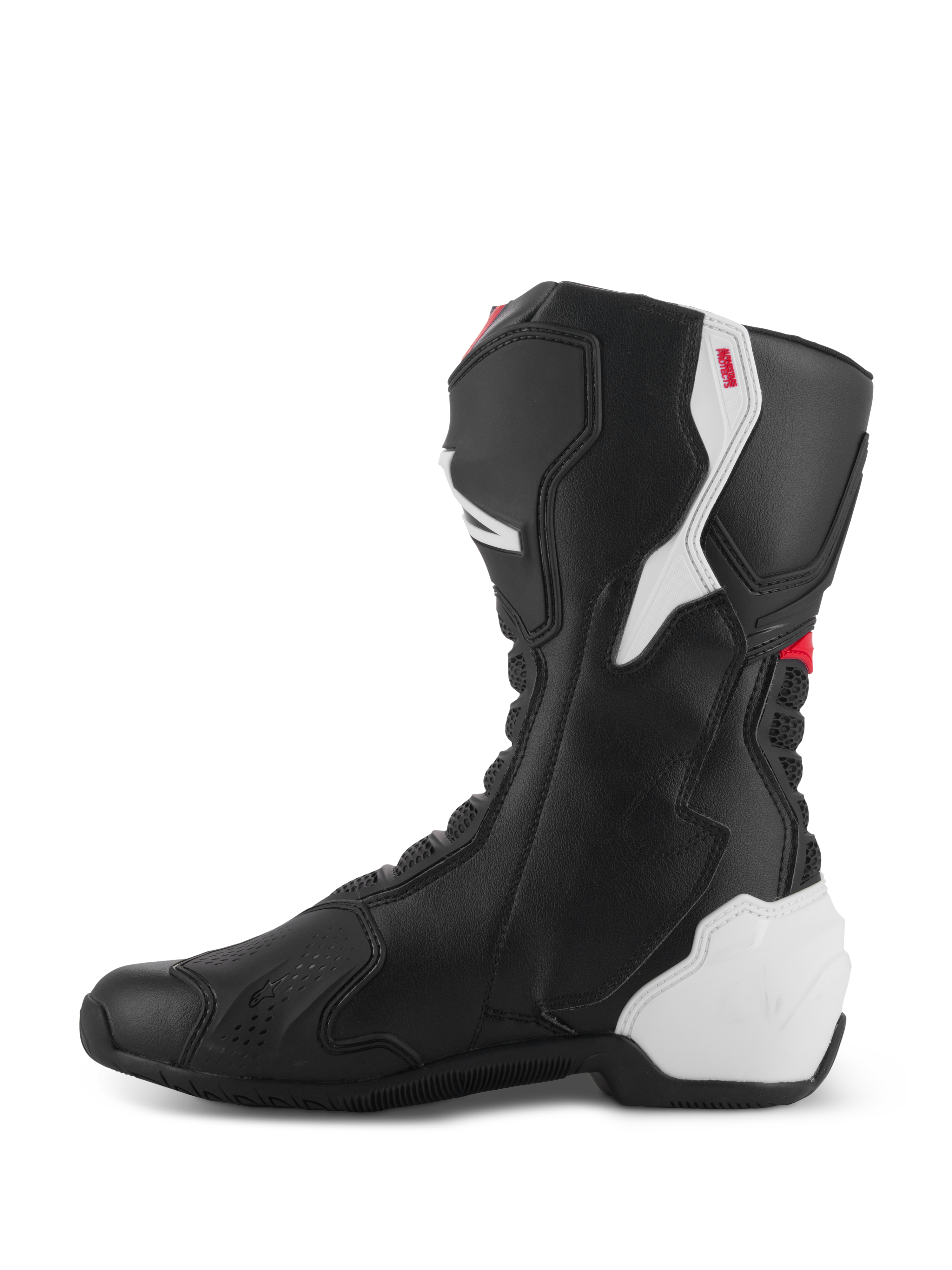Stivali Alpinestars SMX-6 V3, stivali da moto performanti, grafica nero bianco rosso, vista laterale mediale, costruzione in microfibra nera con pannelli protettivi in TPU bianco su tallone e polpaccio, accenti rossi e zone a fisarmonica flessibili per una maggiore mobilità e protezione.