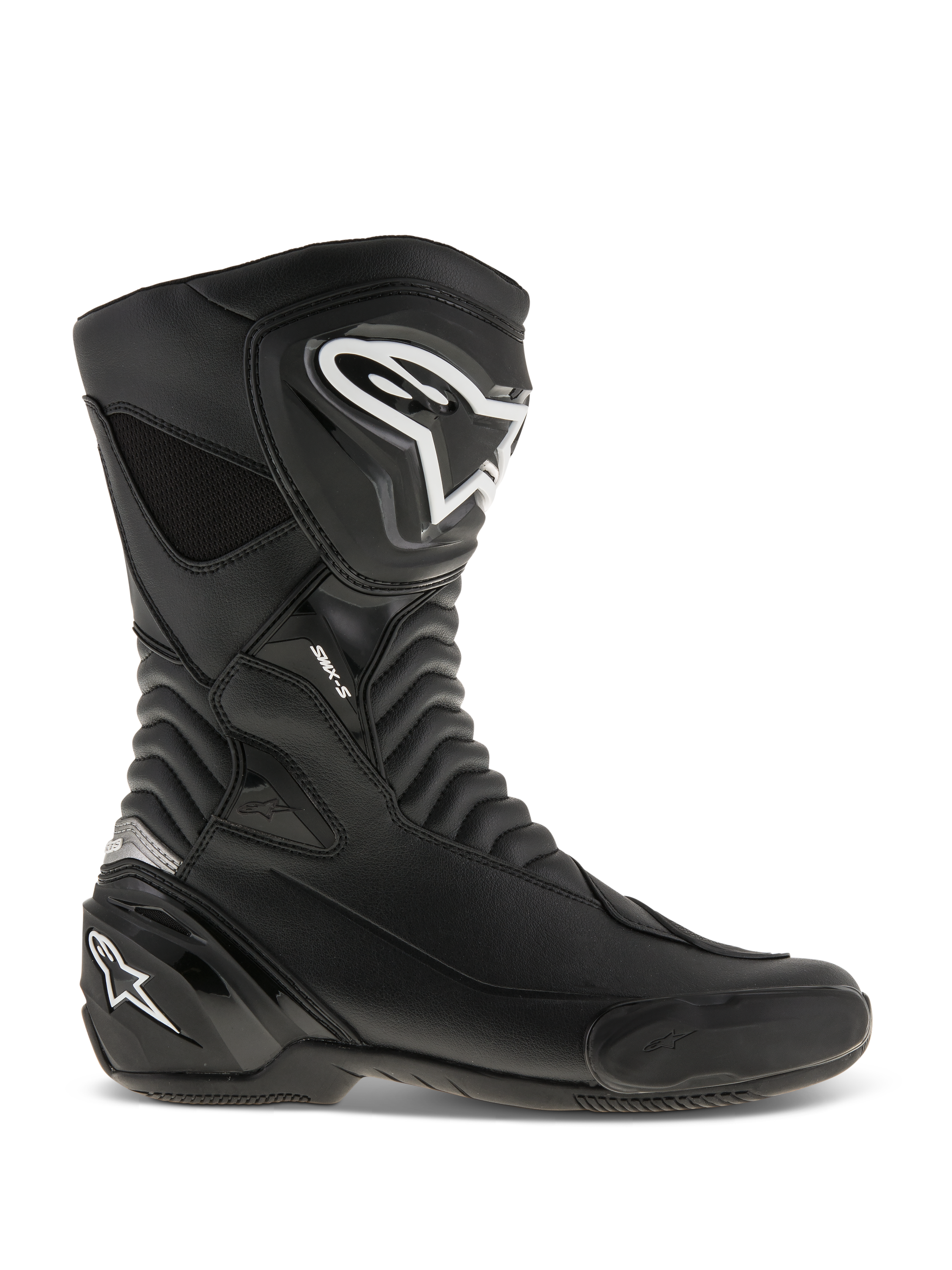 Alpinestars SMX S, stivali da moto racing, neri con loghi bianchi, vista laterale con struttura in microfibra durevole, protezioni rinforzate per stinco e tallone, zone flessibili a fisarmonica e design aerodinamico per la guida sportiva