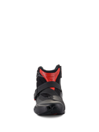 Alpinestars SMX-1 R V2 Vented Boots, stivali bassi da moto, nero e rosso, prospettiva frontale che mostra la chiusura sicura a cinturino e la tomaia in microfibra ventilata, equipaggiamento stradale ad alte prestazioni.