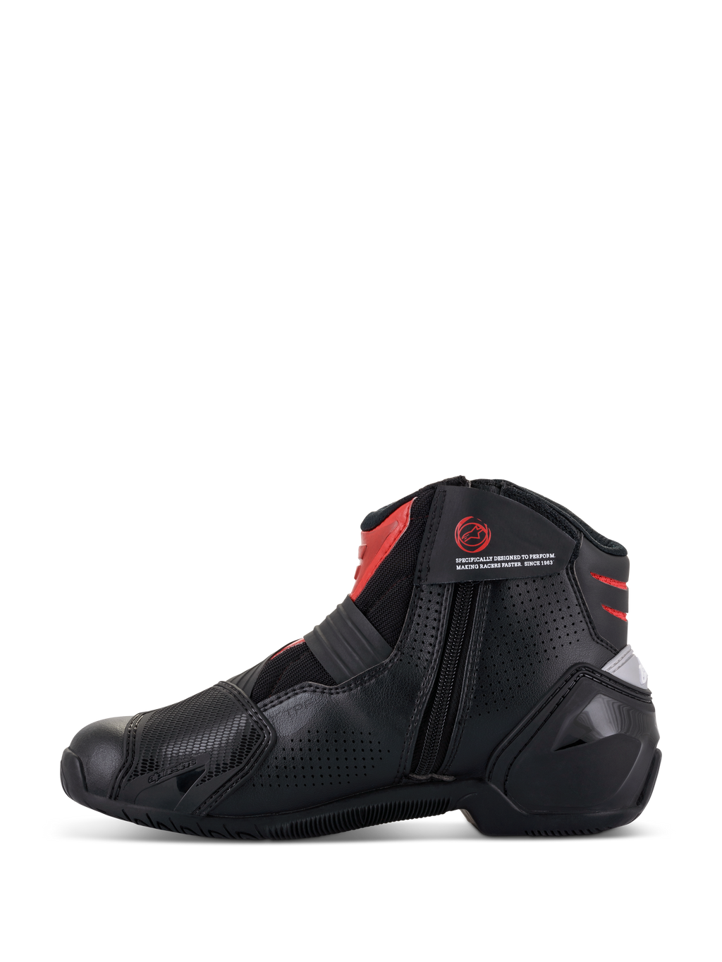 Stivali Alpinestars SMX-1 R V2 Vented, nero e rosso, scarpa da moto dal taglio basso, profilo laterale che mostra la chiusura a cerniera mediale, tomaia in microfibra traforata per la ventilazione, accenti rossi sulla caviglia e sulla linguetta, calzatura tecnica per la guida su strada.