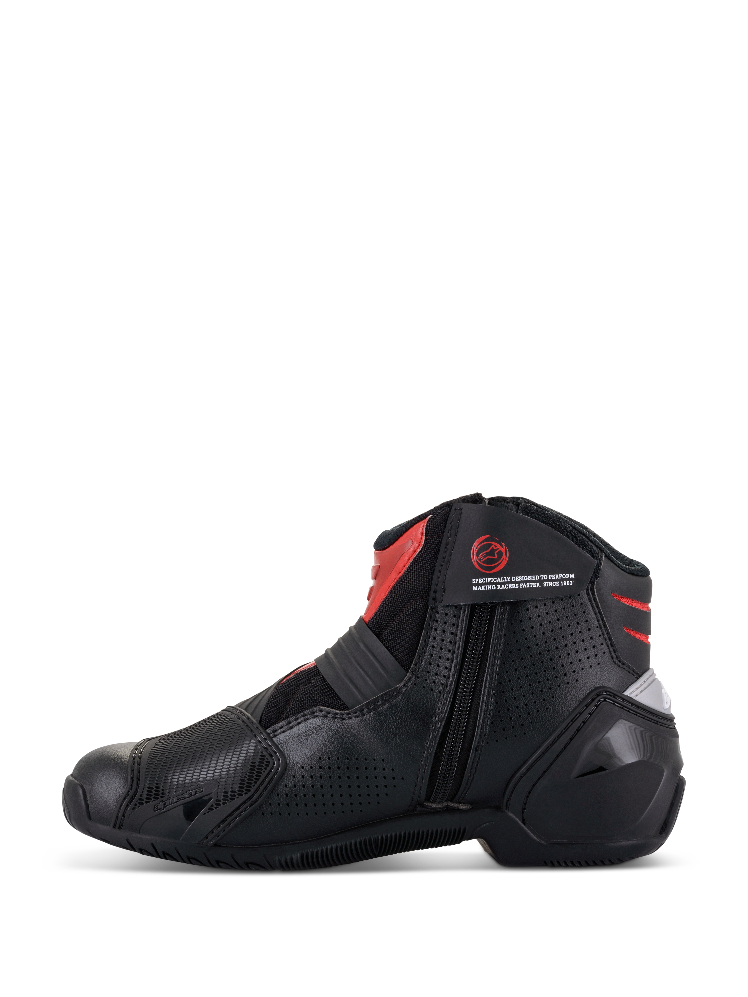 Stivali Alpinestars SMX-1 R V2 Vented, nero e rosso, scarpa da moto dal taglio basso, profilo laterale che mostra la chiusura a cerniera mediale, tomaia in microfibra traforata per la ventilazione, accenti rossi sulla caviglia e sulla linguetta, calzatura tecnica per la guida su strada.