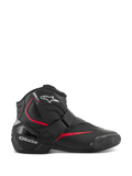 Stivali Alpinestars SMX-1 R V2, stivali da moto bassi ad alte prestazioni, neri con dettagli rossi e bianchi, dotati di chiusura sicura con cinturino in Velcro, protezione della caviglia e tallone rinforzato in TPU, zone di flessione a fisarmonica e suola in gomma testurizzata per la guida sportiva su strada.