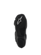 Stivali Alpinestars SMX-6 V3 Drystar®, vista della suola in gomma nera con logo A-star bianco sul battistrada anteriore e marchio Alpinestars in rilievo sul tallone, trama testurizzata complessa per grip e prestazioni
