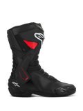 Alpinestars SMX-6 V3 Drystar, stivali da moto sportivi, nero con accenti rossi e bianchi, vista di profilo, costruzione in microfibra impermeabile, tutore laterale della caviglia in TPU con dettagli rossi, loghi bianchi su stinco e tallone, slider integrato e zone di flessione in mesh