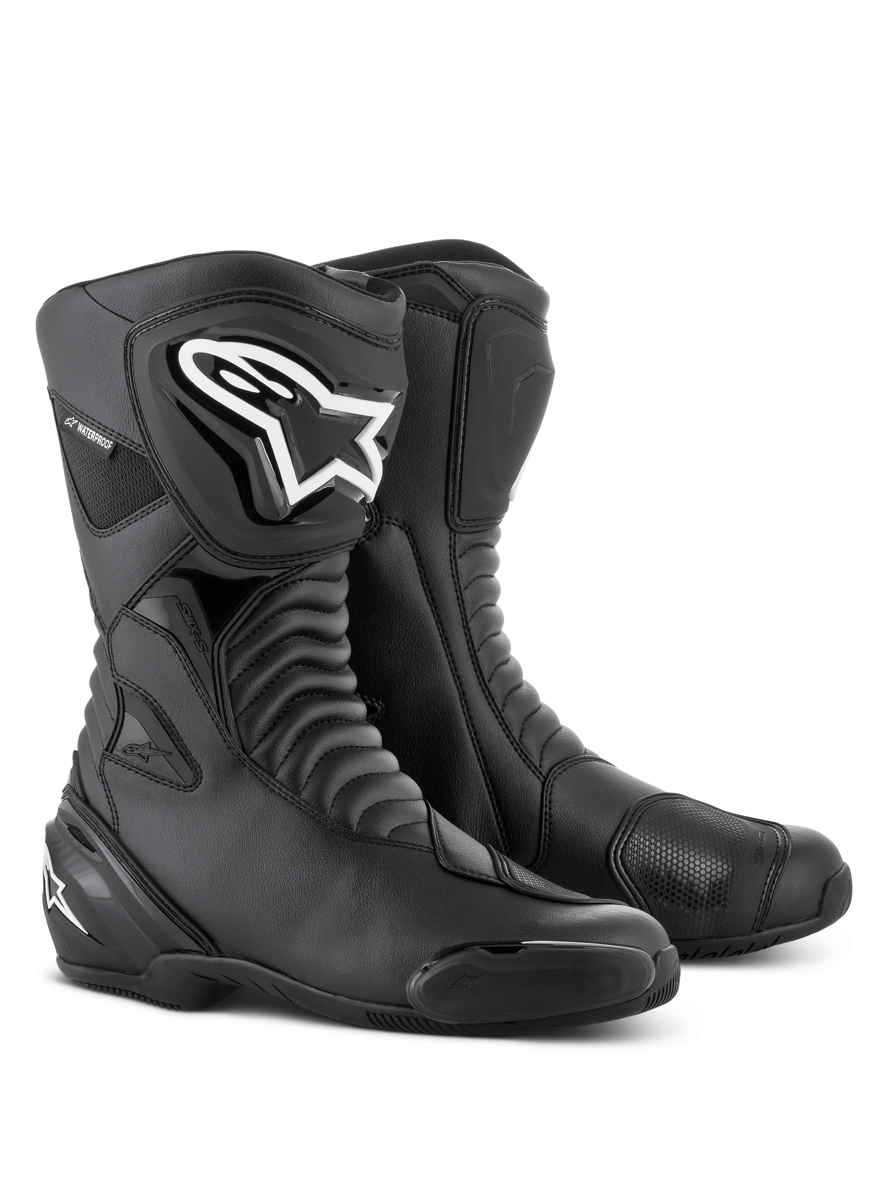 Stivali Alpinestars SMX S Waterproof in nero, stivali alti da moto con zone flessibili a soffietto, logo Alpinestars bianco sulla protezione tibiale in TPU, pad del cambio rinforzati e slider della punta sostituibili, progettati per lo sport-touring e la guida su strada in ogni condizione climatica