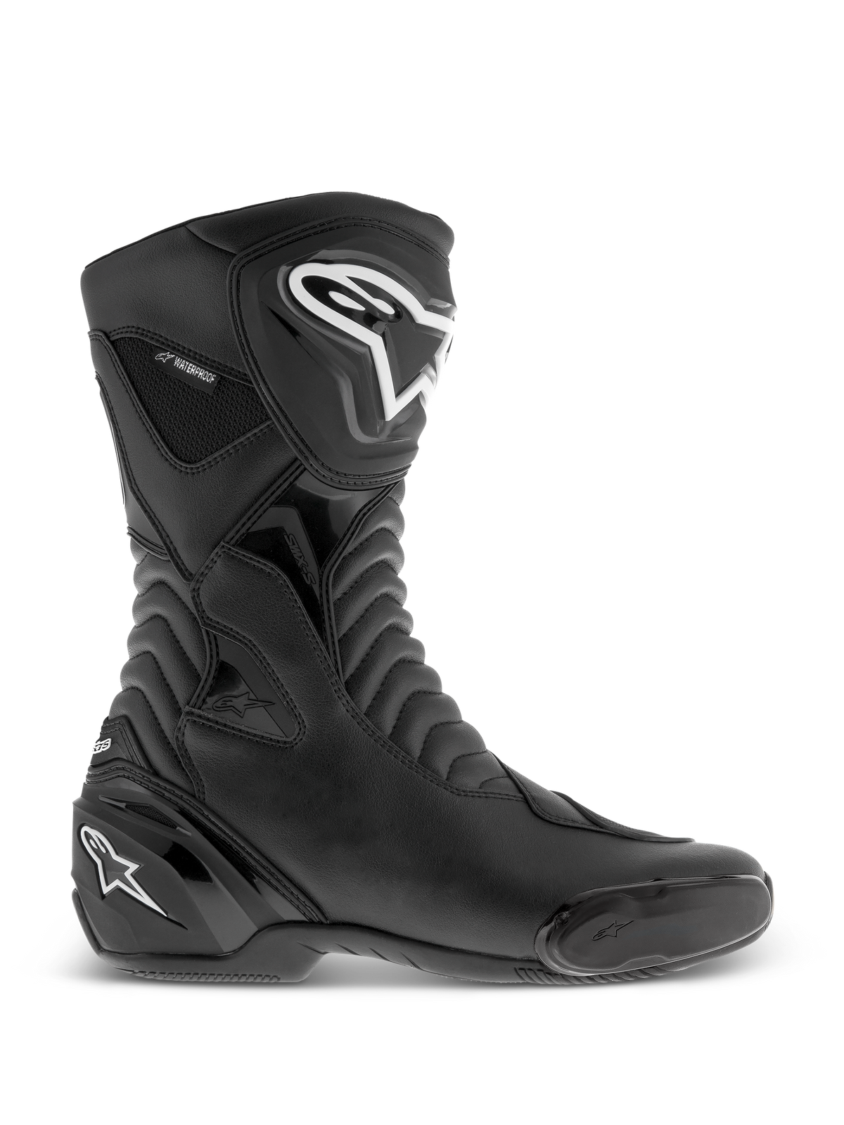 Alpinestars SMX S Waterproof Boots, stivali da moto neri, vista laterale con loghi bianchi su stinco e tallone, pannelli flessibili a fisarmonica testurizzati, costruzione in microfibra resistente e marchio waterproof, calzatura sport-touring dal design aerodinamico
