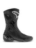 Alpinestars SMX S Waterproof Boots, stivali da moto neri, vista laterale con loghi bianchi su stinco e tallone, pannelli flessibili a fisarmonica testurizzati, costruzione in microfibra resistente e marchio waterproof, calzatura sport-touring dal design aerodinamico