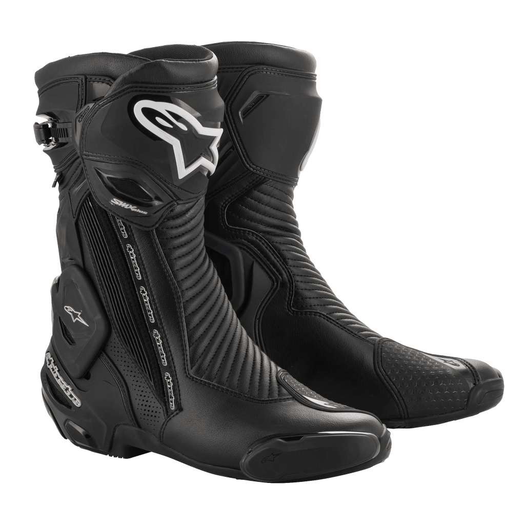 Alpinestars SMX Plus V2 GORE-TEX Boot, stivali da moto racing neri con loghi argento e bianchi, design impermeabile e traspirante, con protezione rinforzata della caviglia, pannelli a fisarmonica flessibili e piastre protettive in TPU per guida racing e sportiva