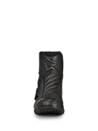 Stivali Alpinestars New Land GORE-TEX, stivali da moto road-touring neri, vista frontale, costruzione in pelle pieno fiore con logo a stella in rilievo, zone di flessione a soffietto anteriori, design impermeabile di altezza media per viaggi a lunga distanza