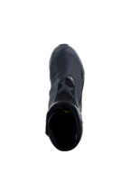 Stivali Alpinestars RT-8 GORE-TEX, nero e blu, vista dall'alto che mostra la protezione per il cambio, pannelli in microfibra traforata e dettagli blu sulla suola, calzatura tecnica da moto touring impermeabile