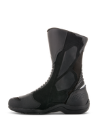 Stivali Alpinestars Air Plus V2 GORE-TEX, stivali da moto touring, nero, vista di profilo laterale, costruzione multi-materiale con pannelli in pelle e mesh ventilato, design a taglio alto con protezione rinforzata su tibia e tallone per la guida in ogni condizione meteorologica